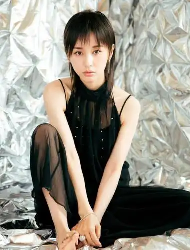 关注我@涅槃重生见墨鸦还是短发的王子文有范,大家看看是这样吗?