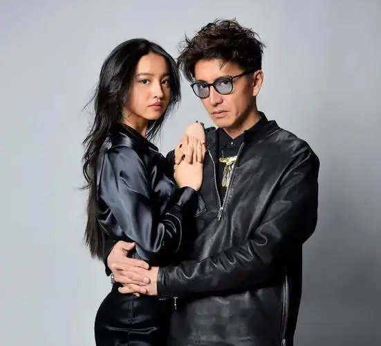 51岁木村拓哉沉稳帅气,和工藤静香甜蜜相守23年,女儿长得很像他