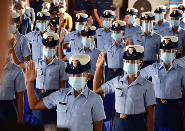 菲律宾海岸警卫队女学员完成培训毕业(图自菲海岸警卫队推特)