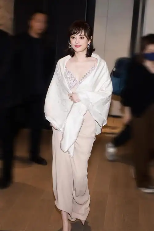 回顾深圳这一夜42岁孙俪用珠圆玉润的身材给白幼瘦女星上了一课