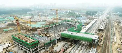连徐高铁邳州段铺轨全线完成,邳州高铁站房初具规模!_南站