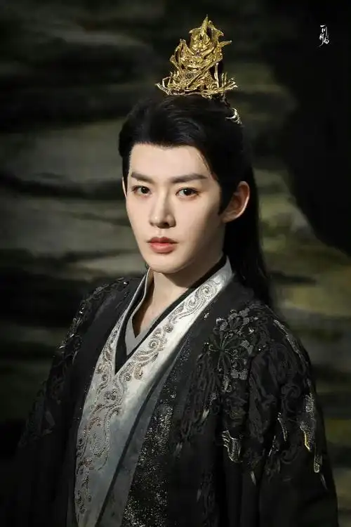 提到邓为,那就一起来看一下邓为近期剧照,帅呆