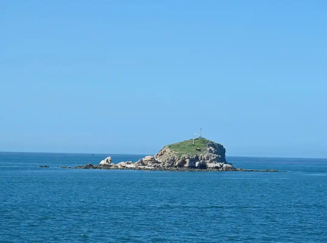 烟台|来养马岛看海的颜色.写信告诉我 今天海是什么颜色    - 抖音