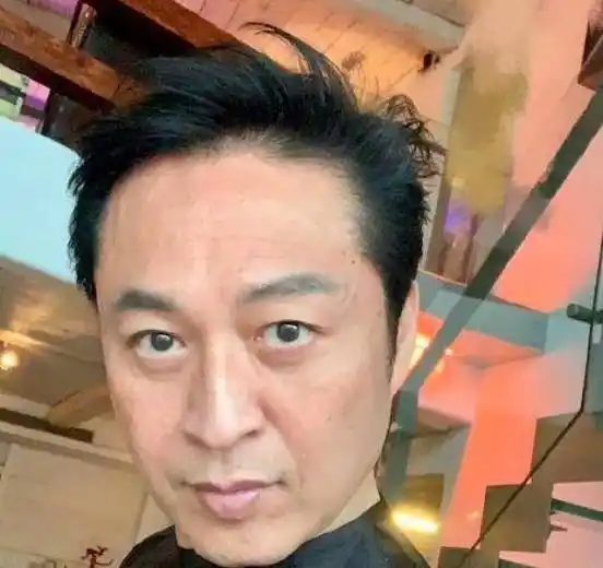 58岁马景涛近照模样苍老难认,面部僵硬遭网友疯狂吐槽.