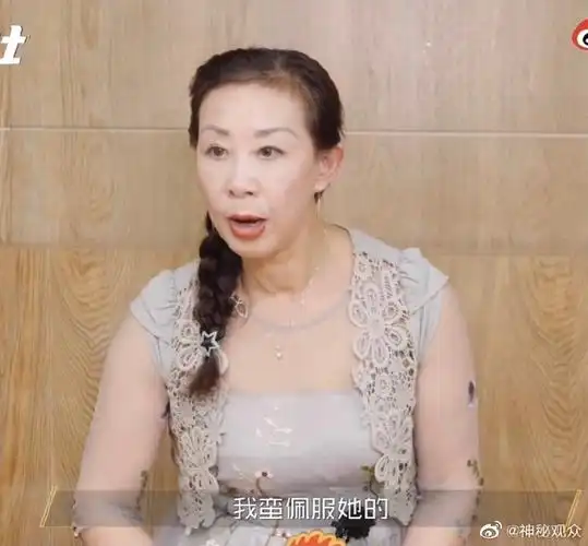 李斯丹妮 黑暗是艺人的必修课#李斯丹妮说在家里妈妈才是小公主,自己