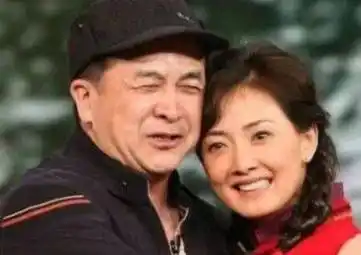 牛莉:13岁夺全国冠军,8登春晚零绯闻,结婚23年从不透露丈夫是谁_游泳