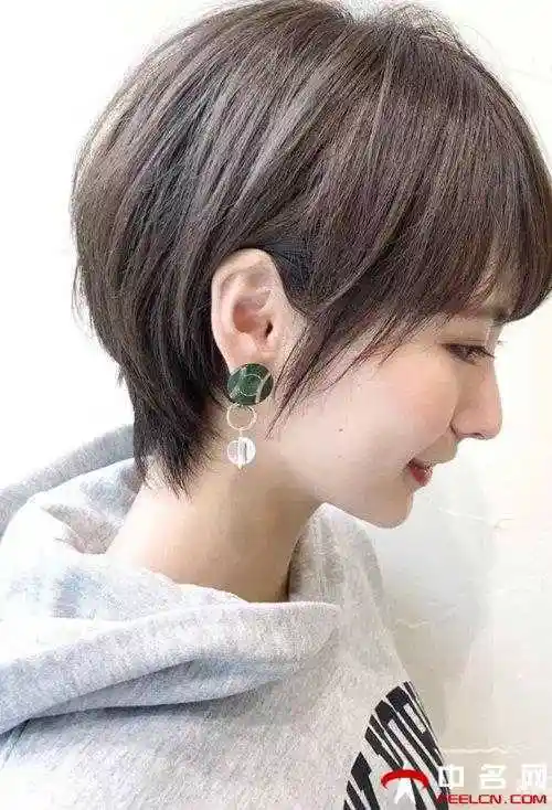 2021最时尚的短发发型女孩子剪齐耳短发漂亮吗