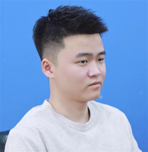 帅气前刺飞机头 18-40岁男生短发_男士短发 - 美发站