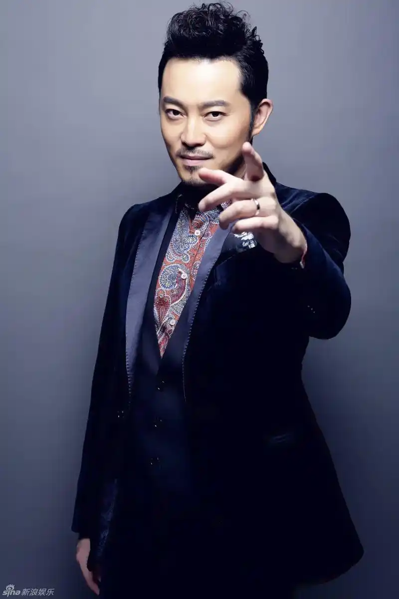 组图:沙溢秋装冷调写真曝光 演绎质感型男风尚