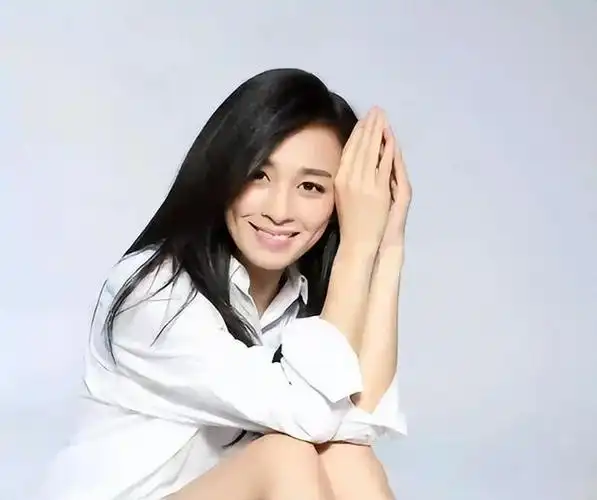 超模范儿!53岁张庭真实颜值!