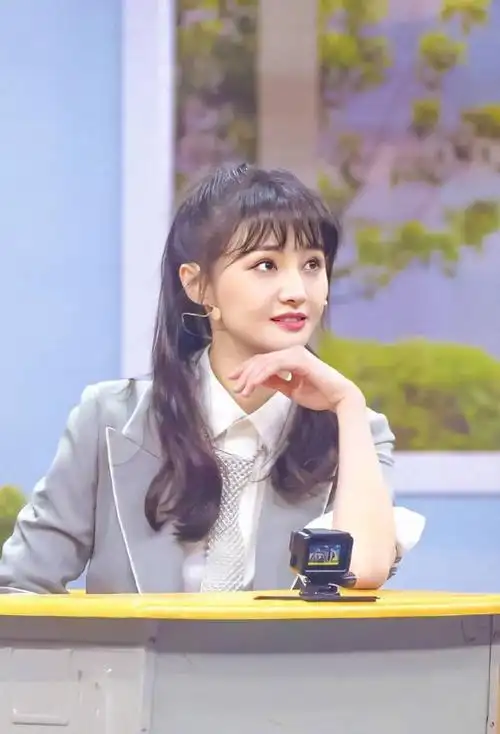 郑爽故意将中袜穿成短袜将袜子堆积在一起意外显瘦10斤不止