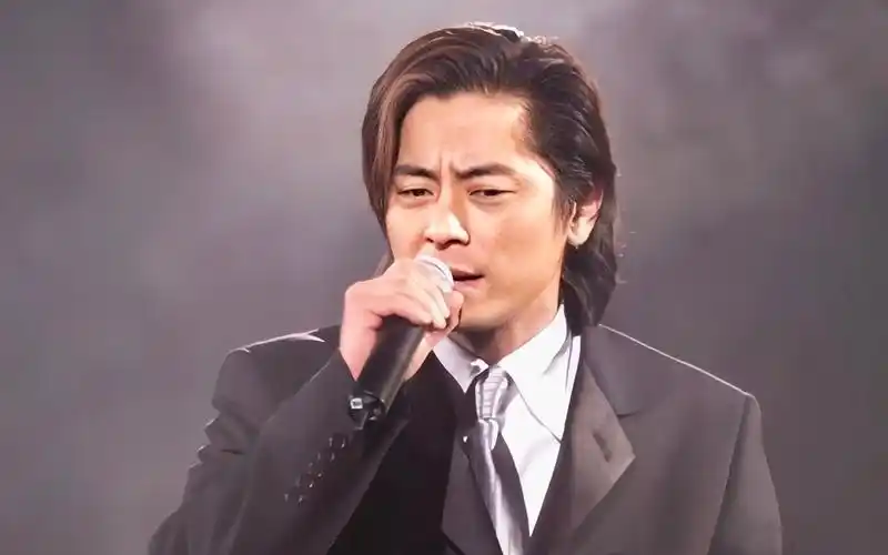 王杰19岁结婚,25岁成天王巨星,因嗓子被毁后事业一落千丈