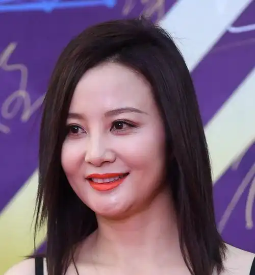 陶红,她是颜值身材并存的女演员,秀外慧中,女人味儿十足!