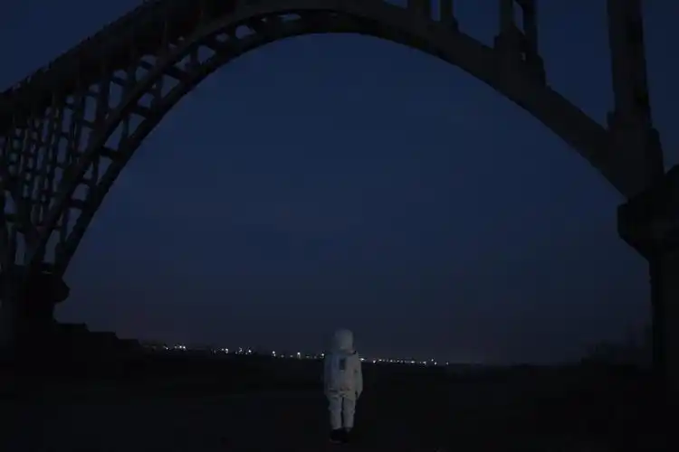 ins超火伤感孤独宇航员背景图,高清图片-壁纸族