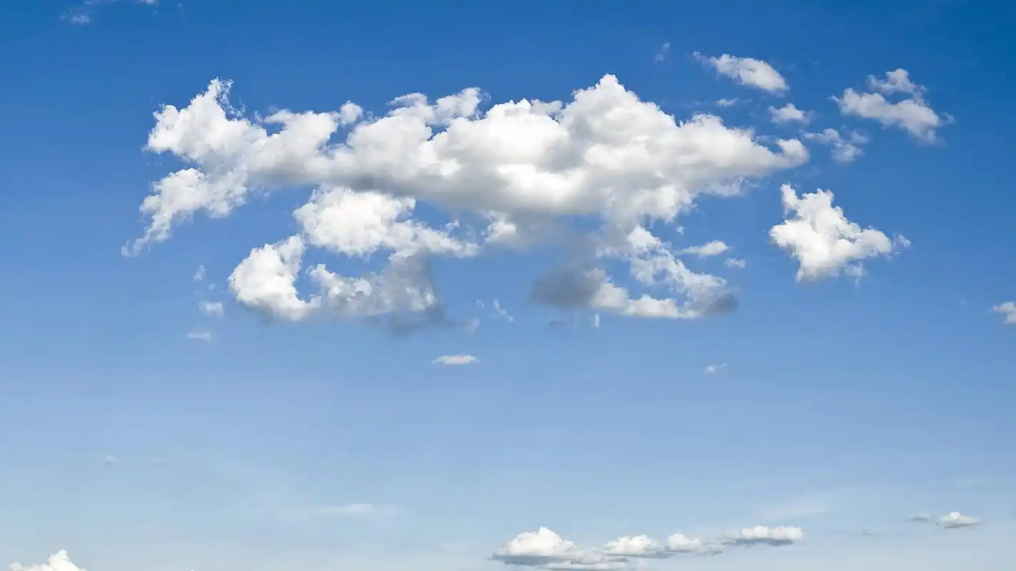 清新空中云朵摄影高清桌面壁纸