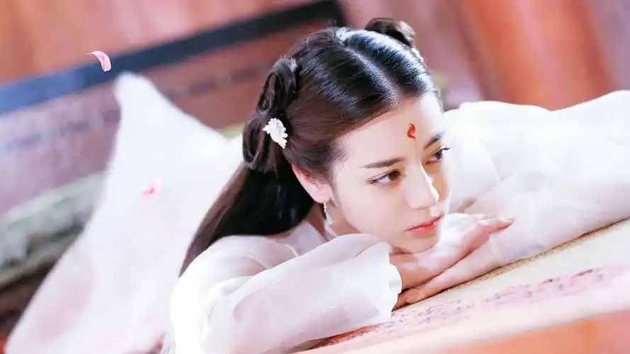 迪丽热巴长发白裙呆萌古风写真,图片,壁纸-桌酷