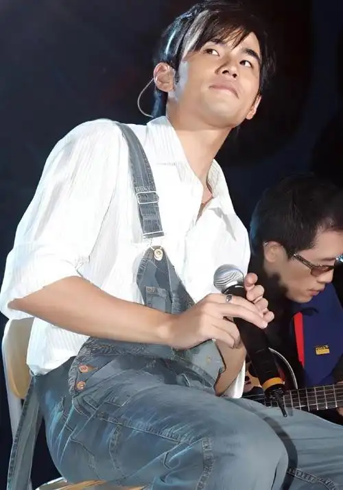 周杰伦无与伦比演唱会你觉得哪张照片最帅