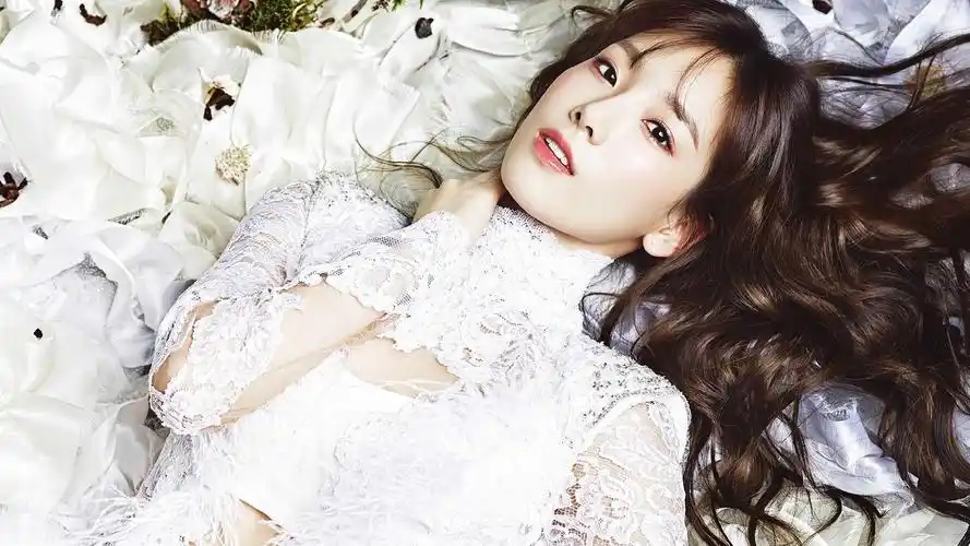 金泰妍明星风尚壁纸