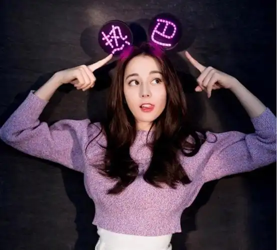 为什么迪丽热巴学生时期没人追?网友看完照片:换成你,你敢追?