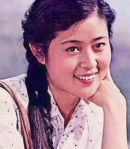 倪萍20岁纯美照曝光 容貌端庄大方(图)