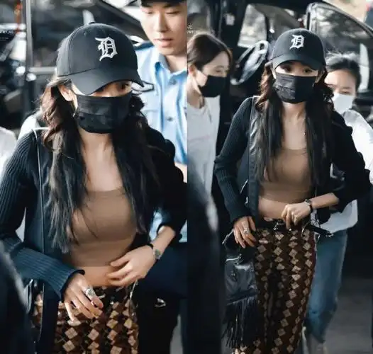 杨幂女大学生穿搭