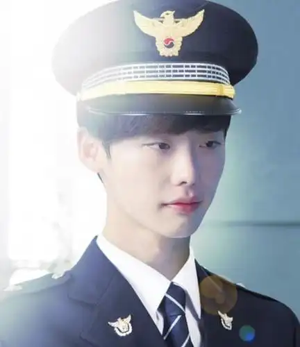 李钟硕金秀贤赵寅成宋仲基 韩国美男制服诱惑(组图)