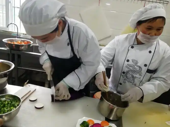 兴义市南兴第一幼儿园2019年厨房工作人员厨艺大赛