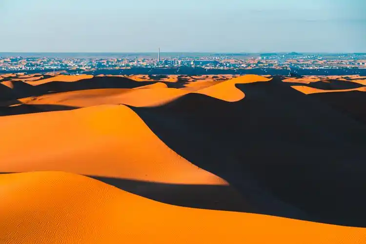 腾格里沙漠日落 - 李永远yuan - 图虫