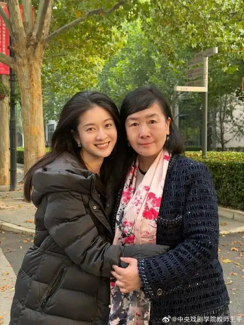 中央戏剧学院博士后研究生导师王平教授声乐课上学生易烊千玺,张雪迎