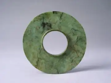 三星堆二号祭祀坑出土的玉璧