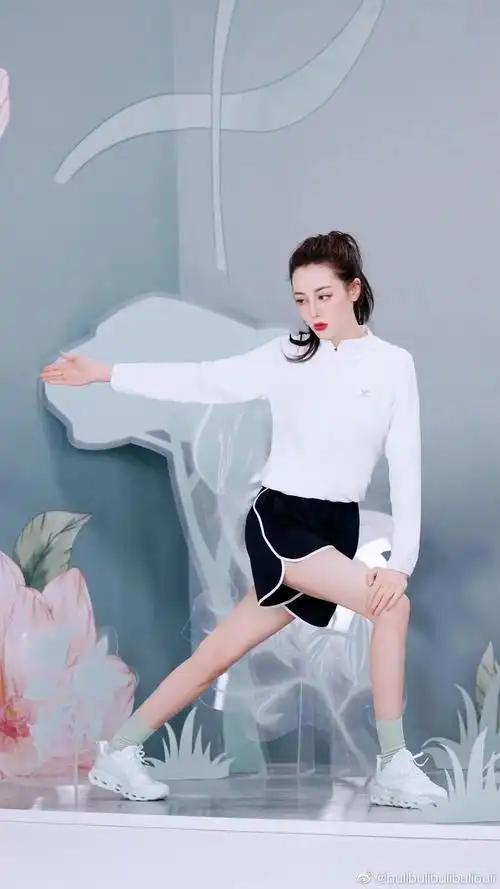 迪丽热巴女神爱健身