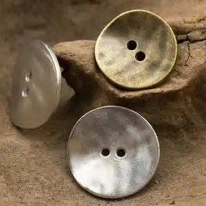 牛仔外套背后扣子