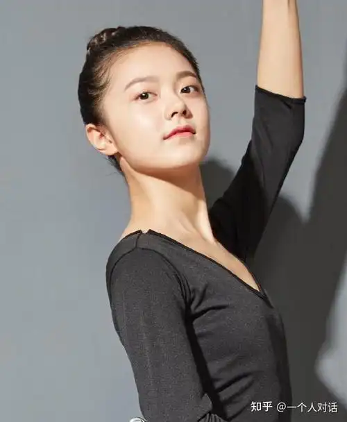 麦天鹅舞美腿玉足生图超好看的女明星壁纸图片高清美女定妆照原图芭蕾