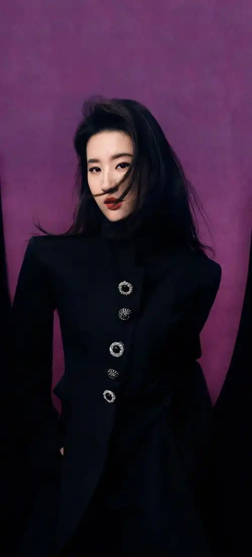 刘亦菲抹胸裙##刘亦菲时尚芭莎4月刊封面