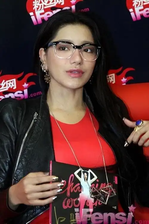 回顾超女冠军江映蓉因整容失败像怪物全身只剩眼珠是自己的