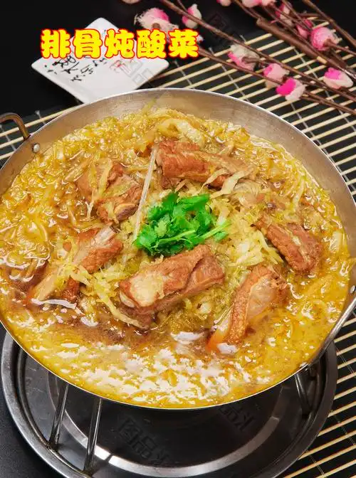排骨炖酸菜图片