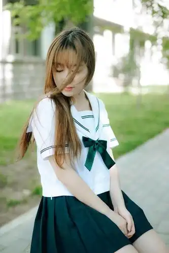 靓丽美少女学生装校园甜美写真