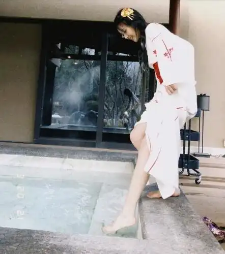 彭十六首次挑战和服cos,背后没团队,能笼络3000多万粉丝?