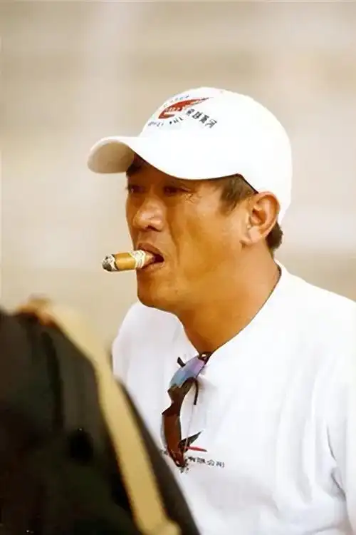 19年过去了说要帮柯受良养妻儿的刘德华曾志伟履行承诺了吗