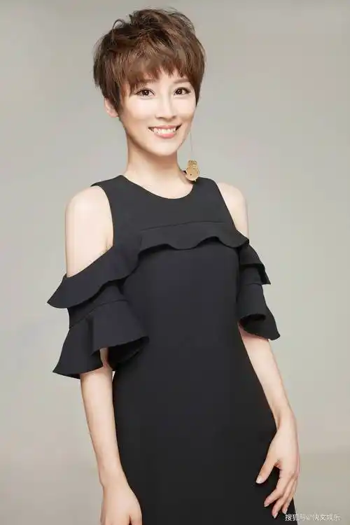 吴京妻子谢楠晒与贾玲合影!两人同框似姐妹,颜值喜人