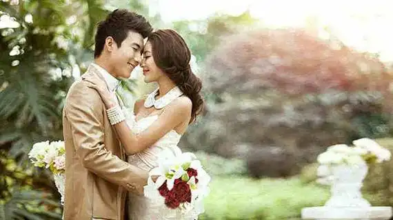 朱微玮并不出名,但是她有一张酷似明星瞿颖的脸;朱微玮之前还不是开心