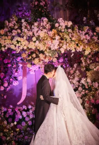 唐嫣罗晋婚纱照唐嫣罗晋结婚现场唐嫣白色露背婚纱 | 新娘课堂 | 最新