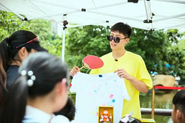 《放开我北鼻》黄景瑜化身厨房能手 教育孩子有一套