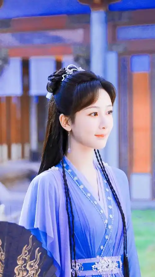 杨紫是网友呼声很高,能扛得起s 大女主古装剧的女演员之一,像是被排播