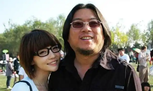 晓松前女友,谈婚论嫁之时遭突变,一袭红衣自杀于家中_生活_乐坛_沈欢