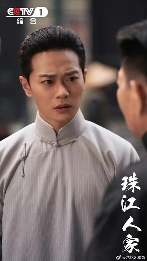 曹骏《珠江人家》饰金慧荣 剧照据悉,曹骏的众多待播作品也令人十分