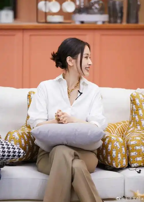 古怪精灵,带给我们不少欢乐,而现在的王子文是文静,可爱,气质也是十分