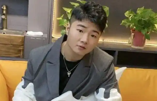 白小白的歌能够火遍全网,就说明他的歌能够引发大众共鸣.