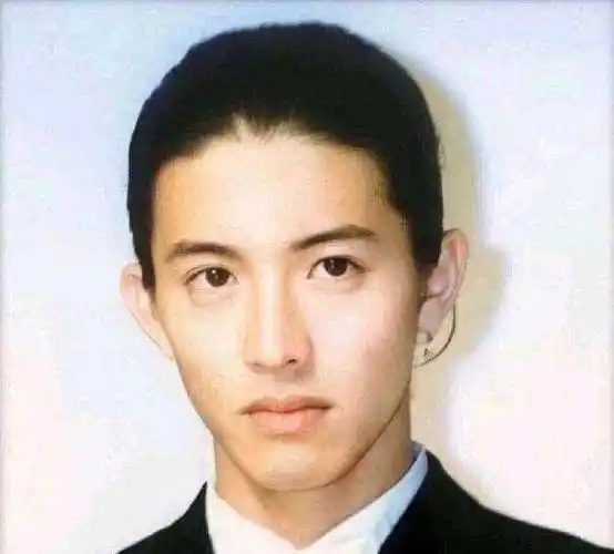 原创木村拓哉女儿19岁生日晒儿时自黑照从小妹妹就调皮活泼更像爸