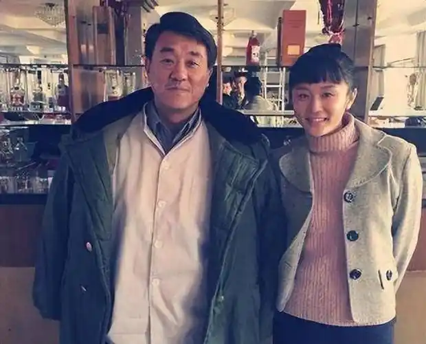 回顾演员何冰为何结婚几十年零绯闻看看妻子是谁就知道了